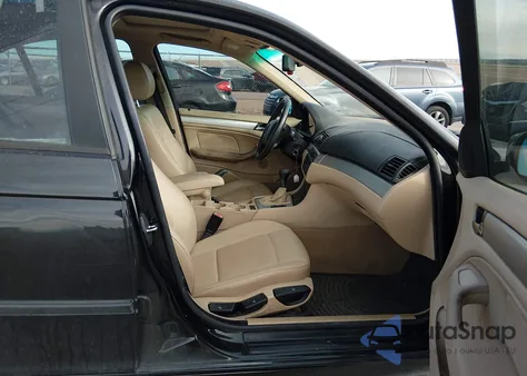 2004 BMW 325Xi z USA, uszkodzony, nr VIN WBAEU334X4PF61636